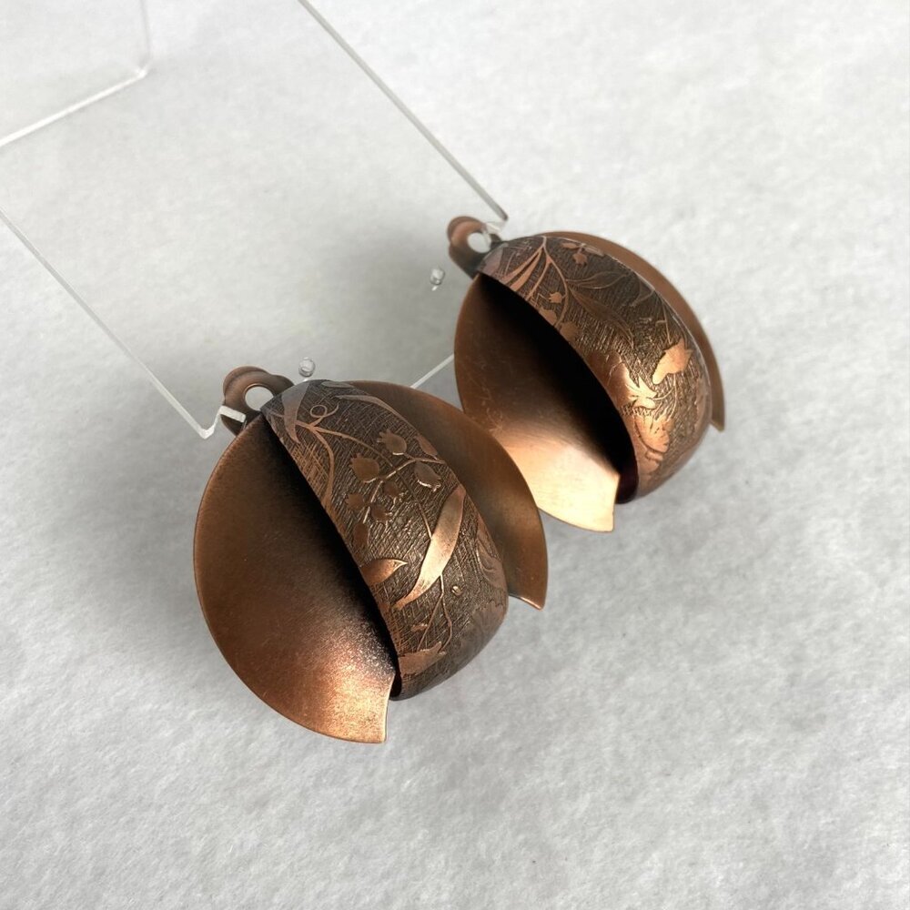 VTG Large Copper Modernist Floral Etched Geometric Bold Clip On Earrings - Picture 2 of 16